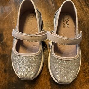 NWT TOMS Kids Sparkly Mary Jane Shoes - Silver